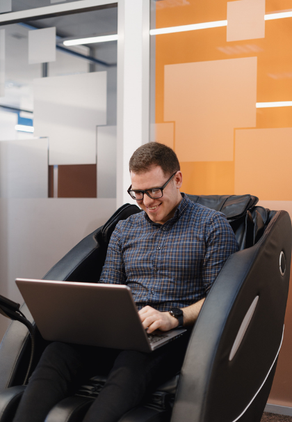 office employee enjoying fast-paced wifi connection